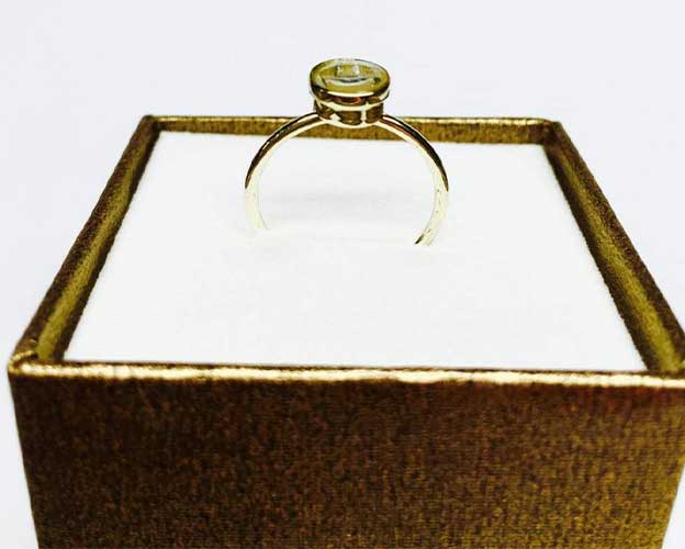 Recuerdo único, joyas funerarias contenedoras de cenizas por Crisol Artesanos en La Alberca, Murcia